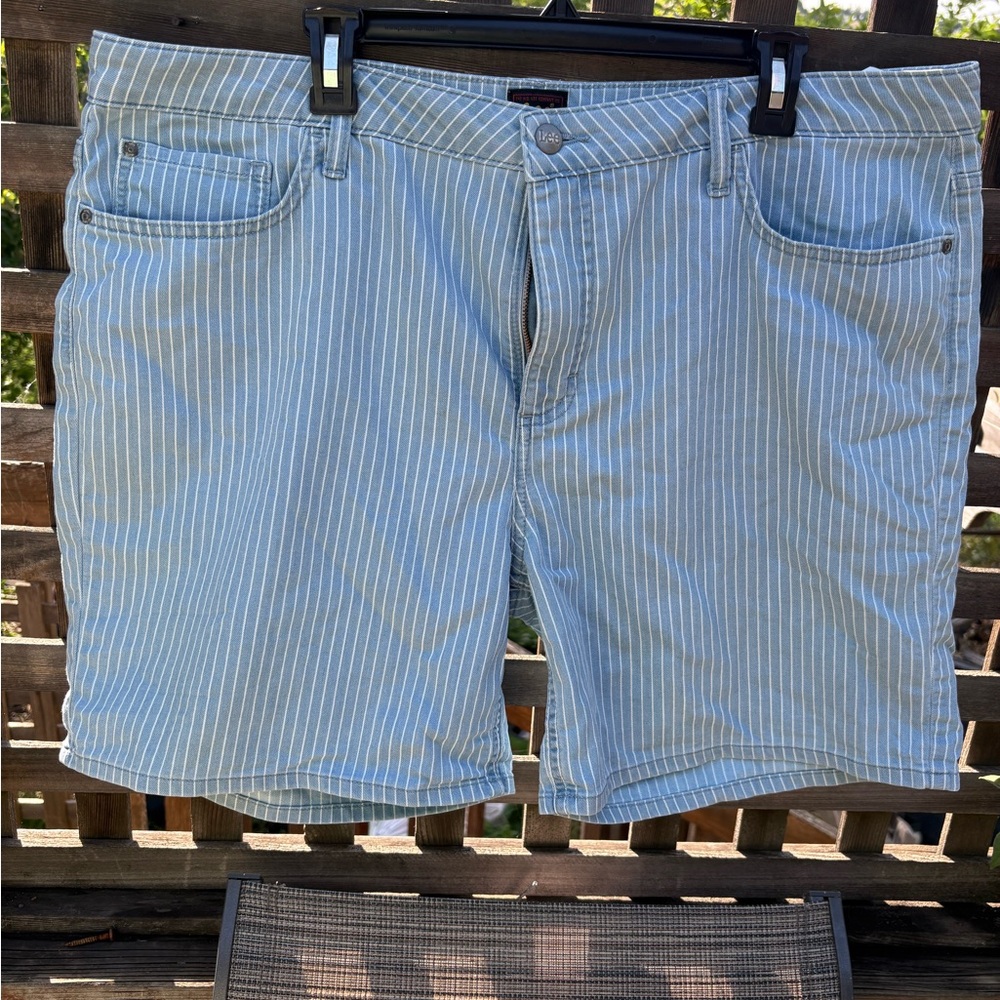 Lee Blue and White Jean Shorts with Pinstripe Pattern womens size 22